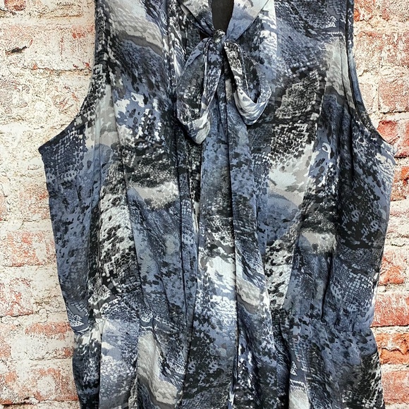 George Sleeveless Tie Neck Blouse Gray Snake Print Layered Top XL 16-18 - Picture 2 of 7
